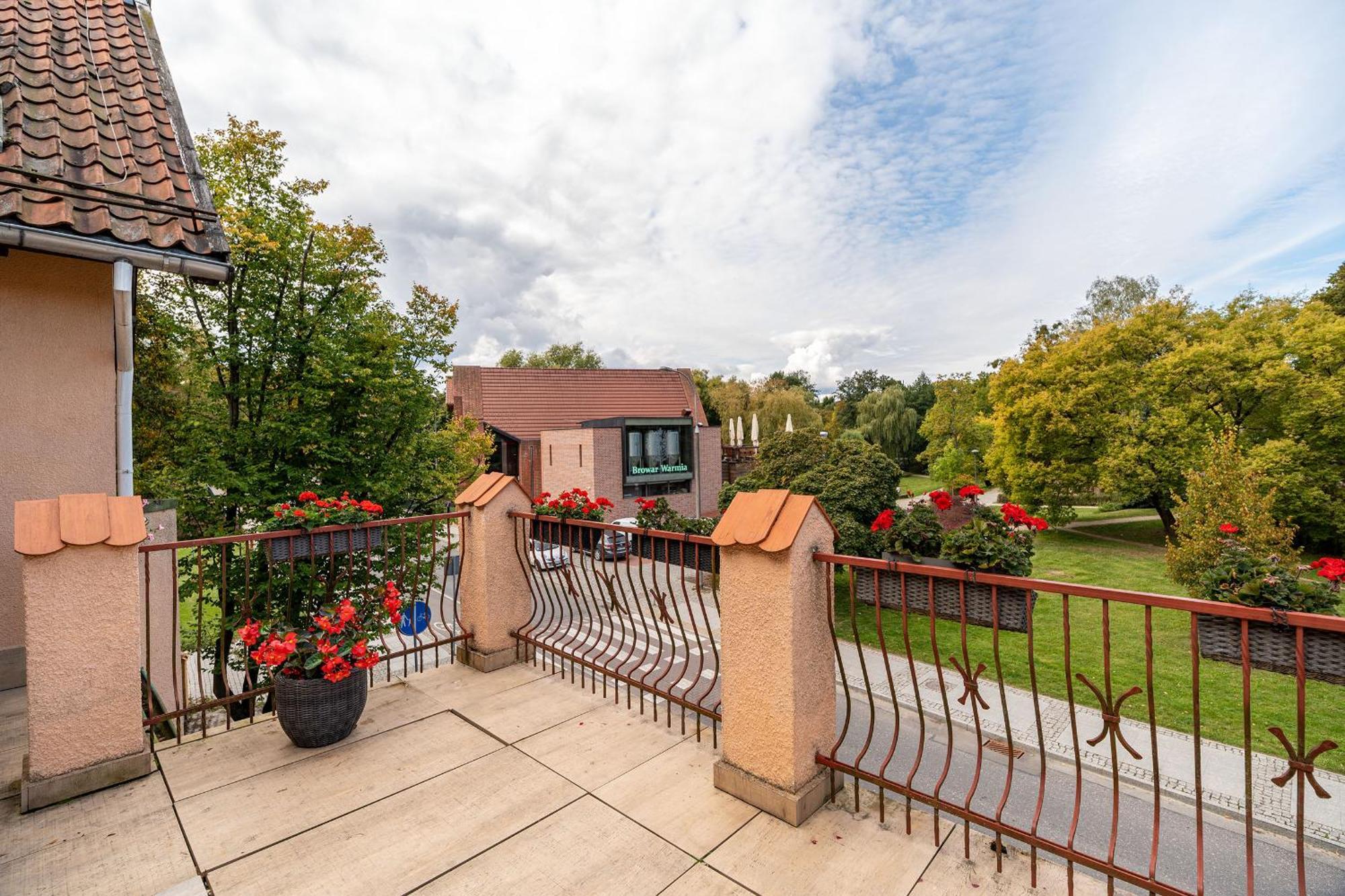 Hotel Pod Zamkiem Olsztyn  Exteriör bild