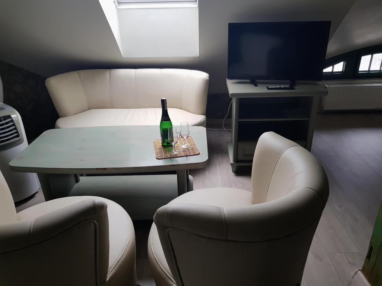 Hotel Pod Zamkiem Olsztyn  Exteriör bild