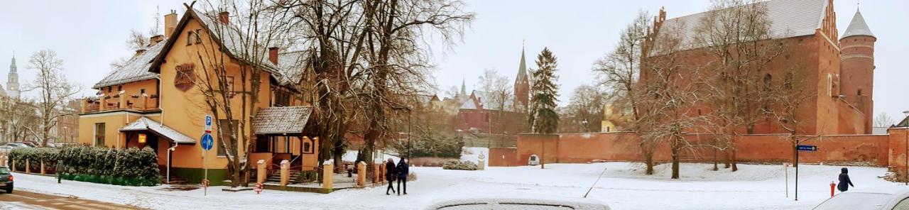 Hotel Pod Zamkiem Olsztyn  Exteriör bild